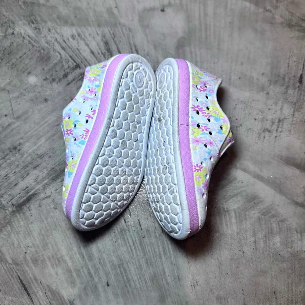 Toddler Size 5 Cat & Jack water shoes
